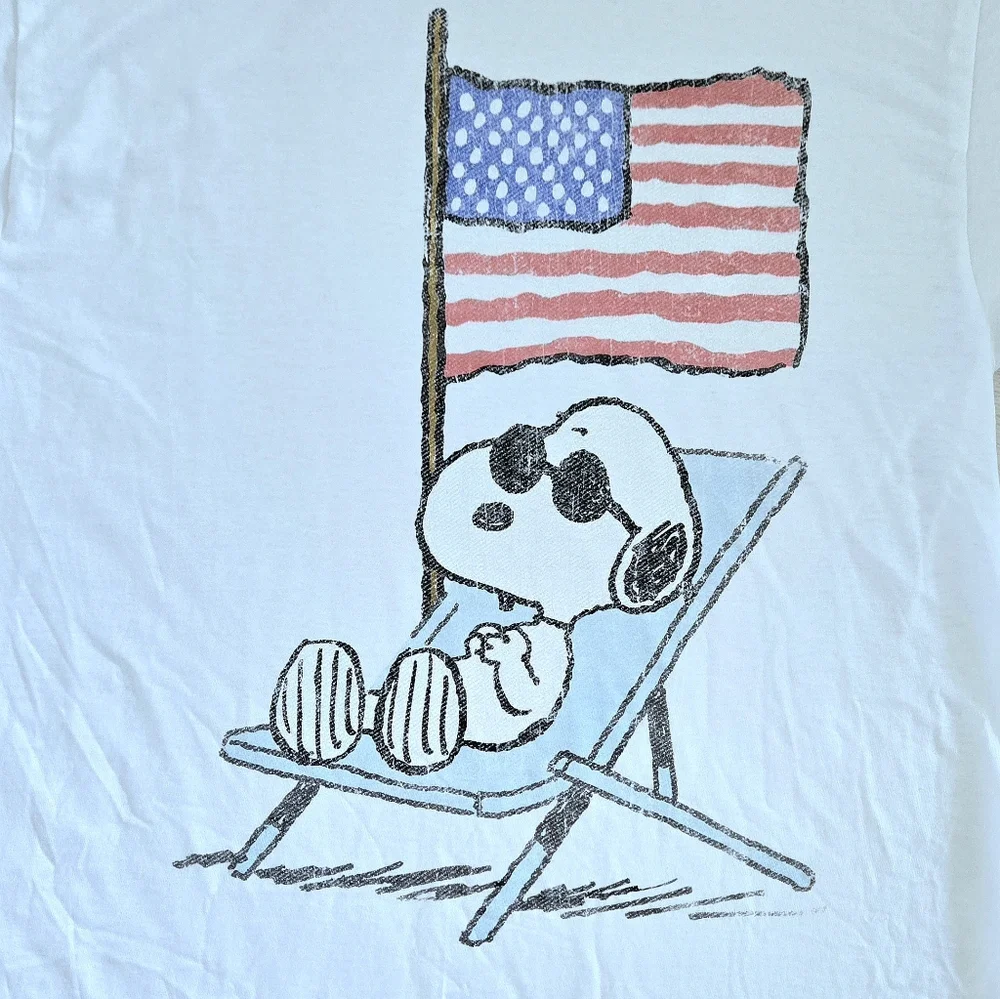 Peanuts🥜 Patriotic🇺🇲 Snoopy🐕 Graphic Tee👕 - NWOT - Picture 3 of 10